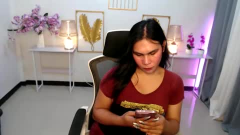 Ashley online show from January 6, 1:30 pm