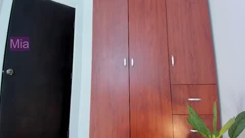 mia ---------  COL TIME online show from October 13, 9:50 pm