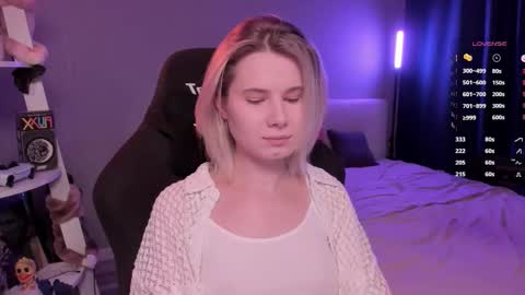 Mia online show from March 15, 11:12 am