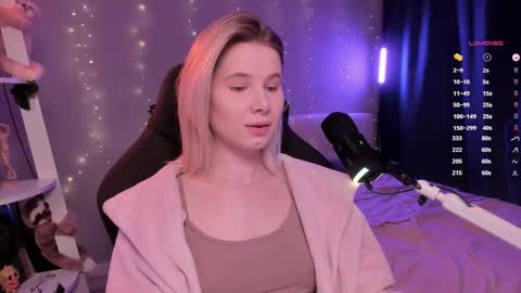 Mia online show from April 12, 10:18 am