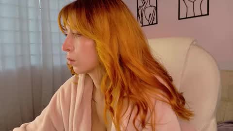 Sienna online show from November 21, 8:00 pm