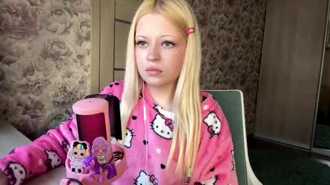 Lola online show from March 28, 12:37 pm