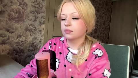 Lola online show from March 29, 12:48 pm