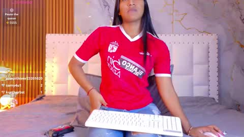 LITTLE AINHOA  online show from February 18, 7:46 pm