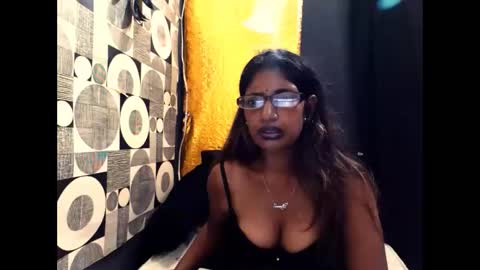 indianhoneyx online show from April 1, 6:27 pm