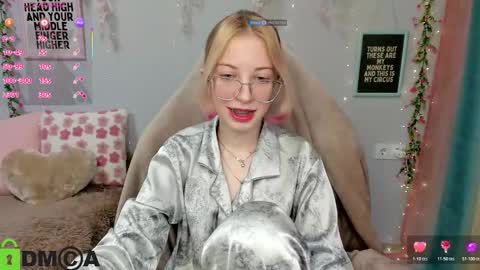 Mia online show from March 3, 2:12 pm