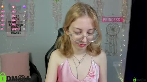 Mia online show from April 18, 2:30 pm