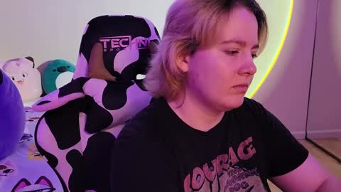 Faye online show from December 29, 1:56 am