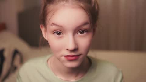 Avie online show from March 13, 1:56 pm