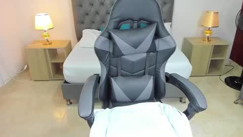 Snapshot of irantzu_hank chatting on December 22, 12:27 pm Irantzu online show from December 22, 12:27 pm