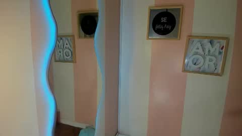 iris_laus online show from April 15, 7:58 pm