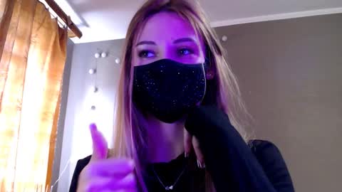 Lily online show from March 8, 2:32 pm