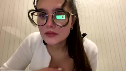 irisss31 online show from February 28, 6:52 pm