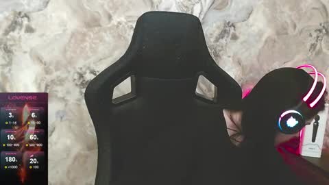 Irwi Tomboy online show from April 1, 6:05 pm