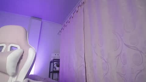 Isabella  online show from December 18, 10:09 am