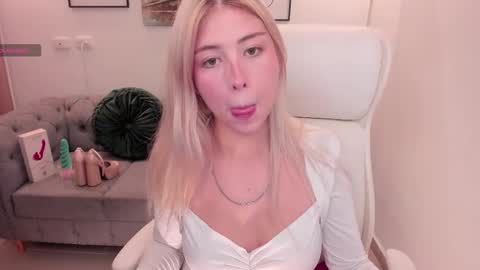 isabela romano online show from December 2, 7:16 pm