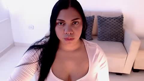 isabelateran online show from May 26, 6:29 pm