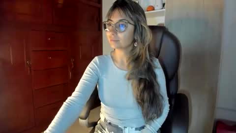 Isabella22 1 online show from February 22, 5:08 am