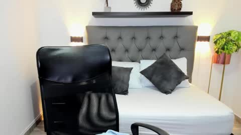 Isabel florez online show from February 26, 12:05 pm