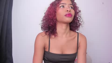 Snapshot of isabella_sex18 chatting on January 29, 12:43 am isabella online show from January 29, 12:43 am