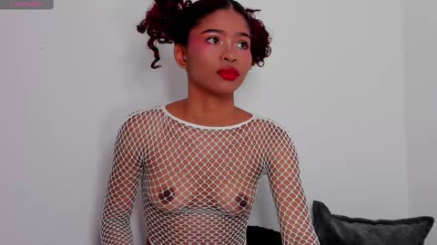 Snapshot of isabella_sex18 chatting on February 18, 1:10 am isabella online show from February 18, 1:10 am