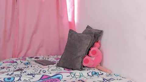 Snapshot of isabella_sex18 chatting on December 20, 9:17 pm isabella online show from December 20, 9:17 pm
