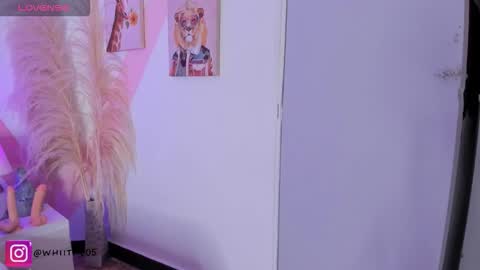 Snapshot of isabella_whiite chatting on October 15, 6:10 pm Isabella White online show from October 15, 6:10 pm