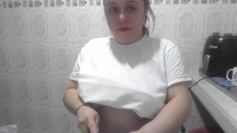 isabellaa_hills_ online show from September 25, 6:17 pm