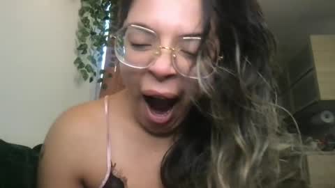 isabellaelizabeth online show from July 5, 6:13 pm