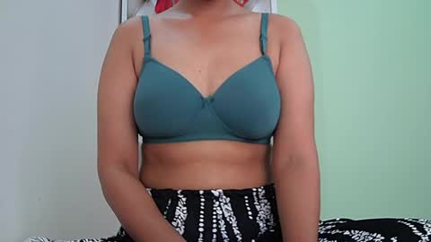 ishika_singh_ online show from July 16, 2:05 am