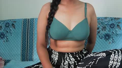 ishika_singh_ online show from June 30, 1:49 am