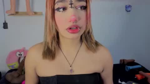 Isisjones18 online show from November 12, 9:40 am