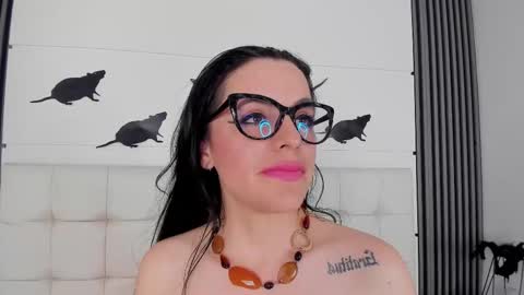 Isis Noir online show from October 18, 8:32 pm