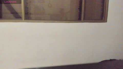 Isis Independent model online show from January 6, 7:24 pm