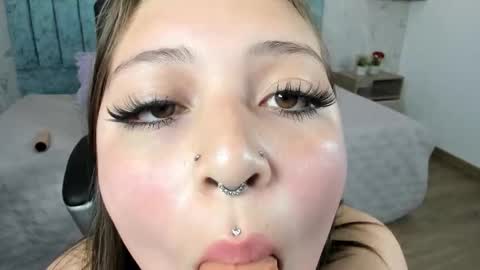 Snapshot of isla_divine_ chatting on October 18, 1:58 pm Isla online show from October 18, 1:58 pm
