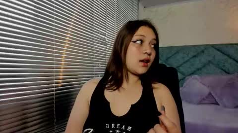 Snapshot of isla_divine_ chatting on October 22, 11:59 am Isla online show from October 22, 11:59 am