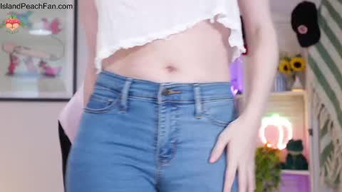 Lou  Peaches online show from April 25, 2:03 pm