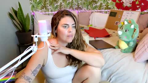 IslandQueenR online show from February 6, 9:06 pm