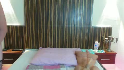 issa soto   online show from December 22, 1:55 pm