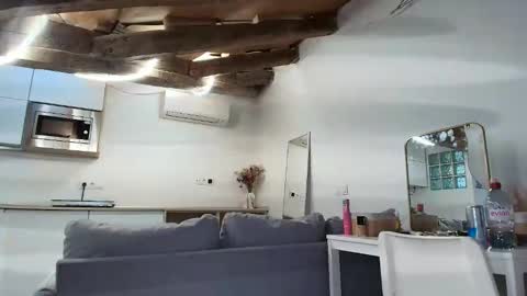 itschanelxx online show from April 9, 6:05 am