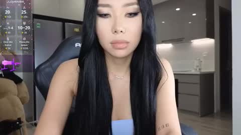 Queen Liya online show from November 15, 9:49 pm