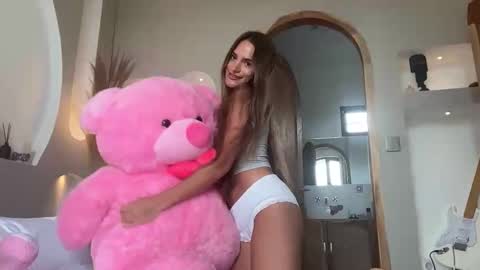 Snapshot of itskatarina chatting on October 19, 7:21 am katarina online show from October 19, 7:21 am