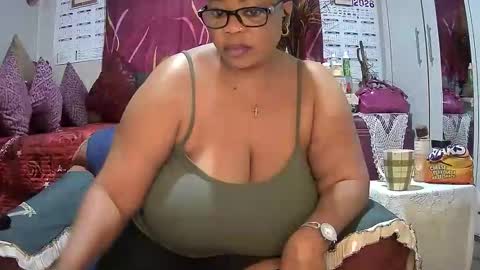 itumeleng74 online show from April 7, 4:58 am