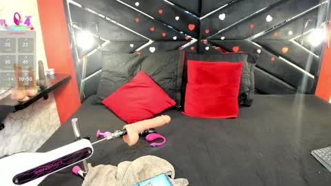 Ivis  online show from April 4, 12:59 pm