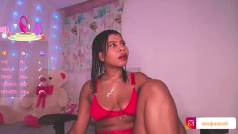 Snapshot of ivonjoness chatting on October 22, 3:00 am Ivon Miss Jones online show from October 22, 3:00 am