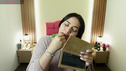 I V O N N E R O S S online show from March 30, 11:54 am