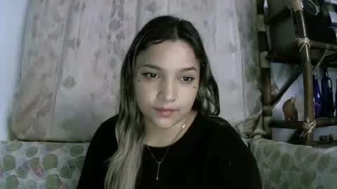 izzy_32 online show from March 29, 6:56 am