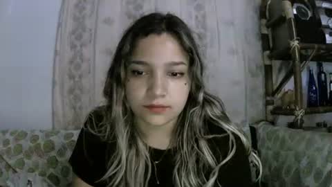 izzy_32 online show from April 1, 7:42 am