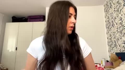 Mia online show from June 9, 8:03 am