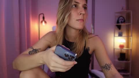 Linda Sofia help me get to 100 thumbs up online show from January 14, 3:11 am